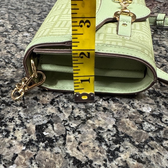 Anne Klein light green Crossbody Bag with Gold Chain adjustable strap EUC - Picture 16 of 16